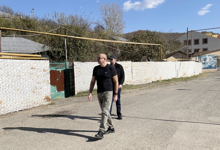 Präsident Ilham Aliyev und First Lady Mehriban Aliyeva besuchen Dorf Vangli in der Region Kelbadschar VIDEO