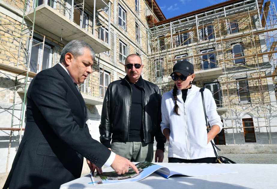 Präsident von Aserbaidschan Ilham Aliyev und First Lady Mehriban Aliyeva zu Besuch in Schuscha AKTUALISIERT VIDEO