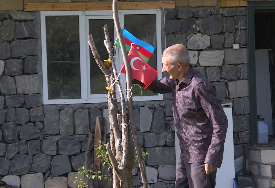Zəfər Günü üçün fədakarlığı ilə məşhurlaşan arxa cəbhə qəhrəmanı - Hikmət baba VİDEO