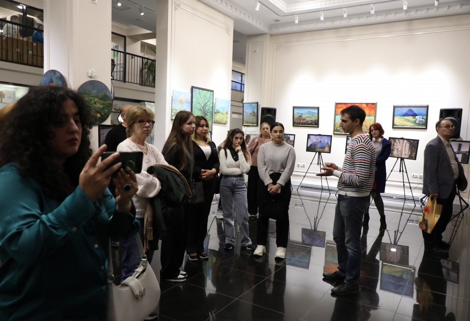 В Баку открылась фотовыставка Рустама Гусейнова, посвященная архитектуре Оренбурга