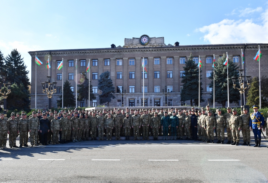 В городе Ханкенди прошел военный парад, посвященный третьей годовщине Победы в Отечественной войне В параде приняли участие Президент Ильхам Алиев и первая леди Мехрибан Алиева ОБНОВЛЕНО-3 ВИДЕО