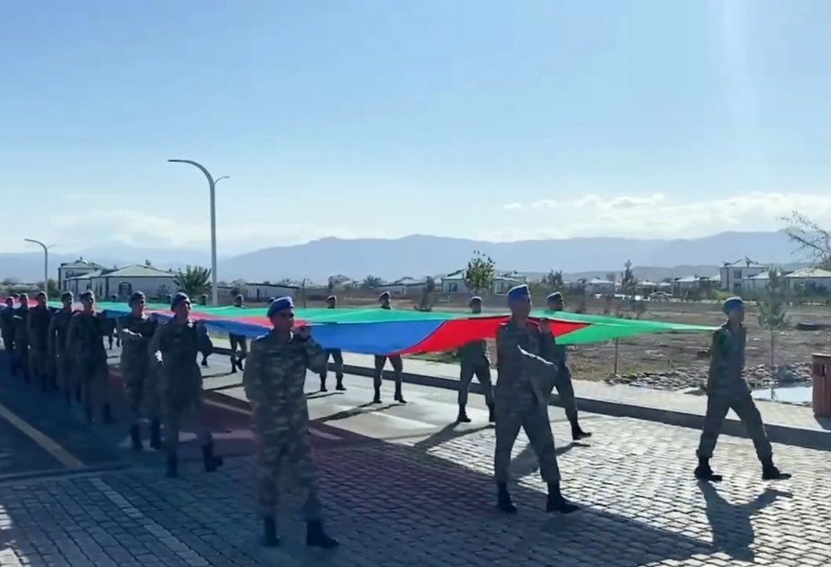مسير علم الدولة في زنكيلان المحررة من الاحتلال الارميني