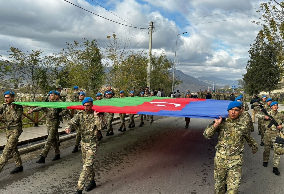 Marcha de la Bandera tiene lugar en Lachin
