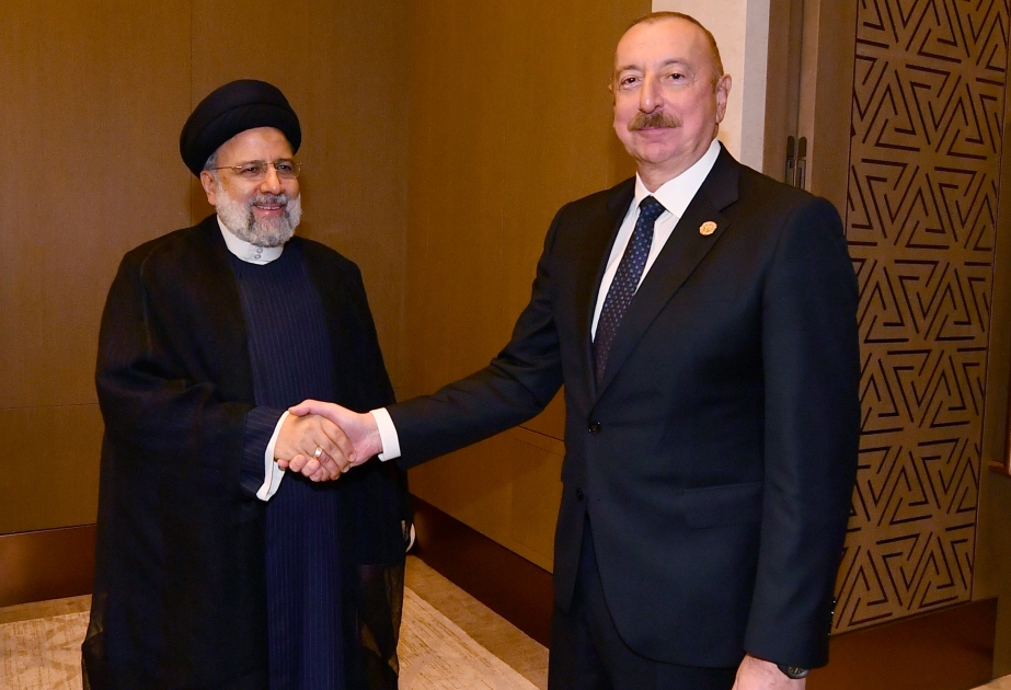 El Presidente Ilham Aliyev se reunió con el Presidente de Irán Seyyed Ebrahim Raisi en Tashkent