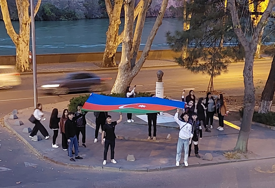 Tbilisidə Bayaq Gününə həsr olunmuş fləşmob keçirilib