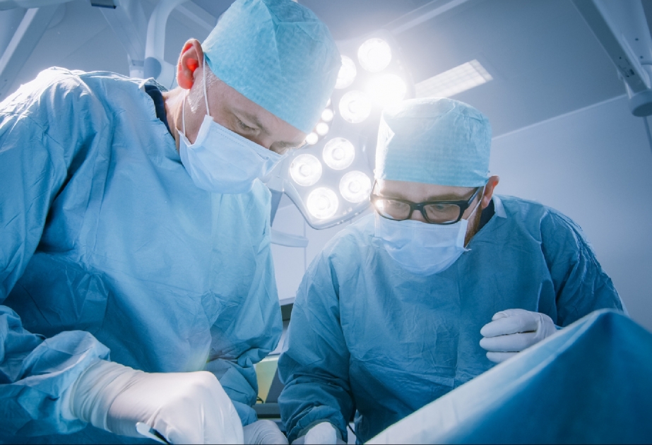 Amerikalı həkimlər dünyada ilk dəfə tam göz transplantasiyasını həyata keçiriblər