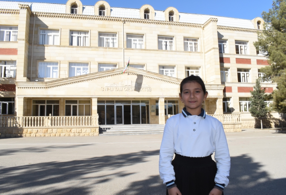 Söylədiyi şeirlə hər kəsi ağladan Gəncə məktəblisinin videosu 3 milyondan çox izlənilib VİDEO