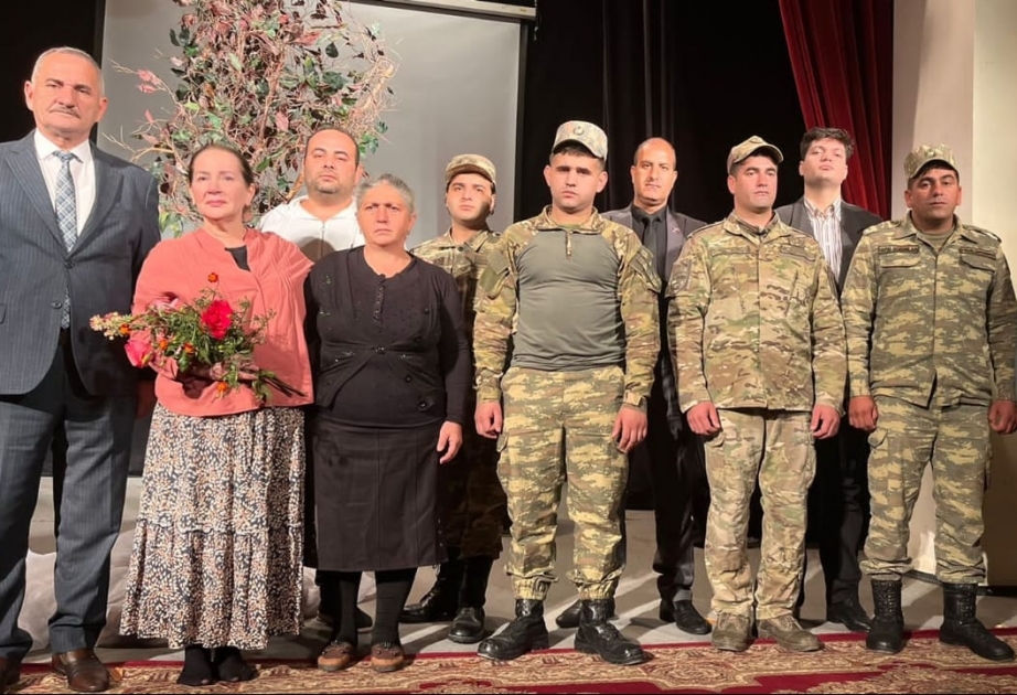 Gənc Tamaşaçılar Teatrı Ağdamda "İnanıram" monotamaşasını təqdim edib