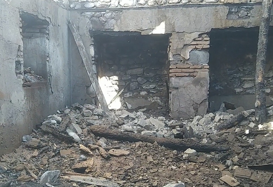 Səhər saatlarında Şəkidə ev yanıb