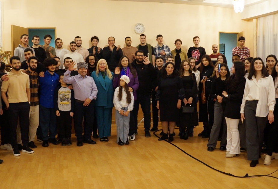 Sankt-Peterburqda Xalq Birliyi Günü münasibətilə ənənəvi Azərbaycan çay dəsgahı təşkil edilib