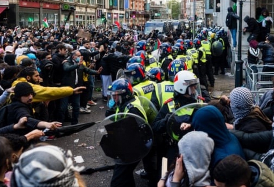 Londonda etiraz aksiyaları zamanı 9 polis əməkdaşı yaralanıb