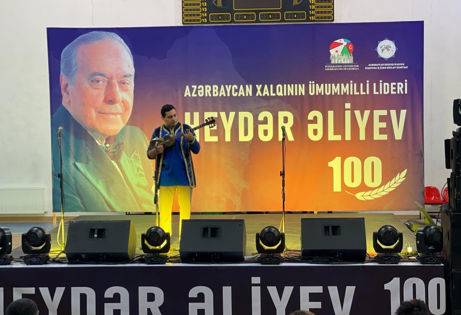 В Марнеули прошел концерт, посвященный 100-летнему юбилею великого лидера Гейдара Алиева
