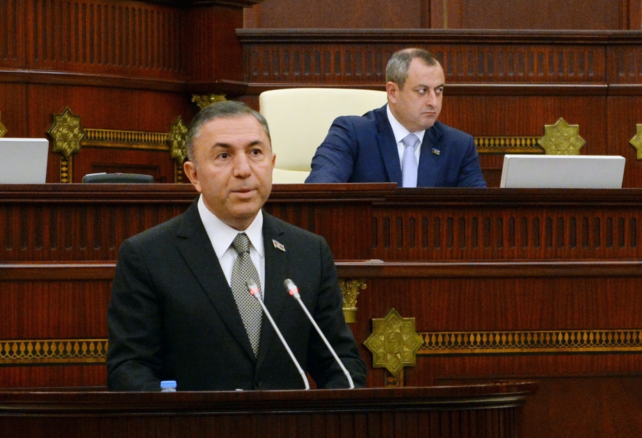 Komitə sədri: Gələn il orta aylıq əməkhaqqı 980 manata çatacaq
