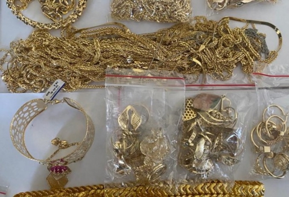 FHN-in yanğınsöndürənləri tapdıqları bir qutu qızılı sahibinə veriblər