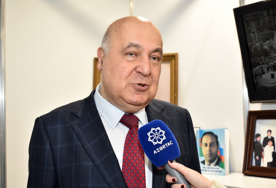 Çingiz Abdullayev: Çox sevinirəm ki, bu sərgidə gənclər üstünlük təşkil edir