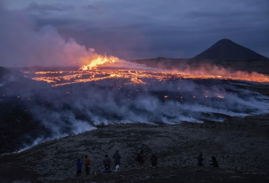 Thousands evacuate Iceland's Grindavik amid risk of volcano eruption
