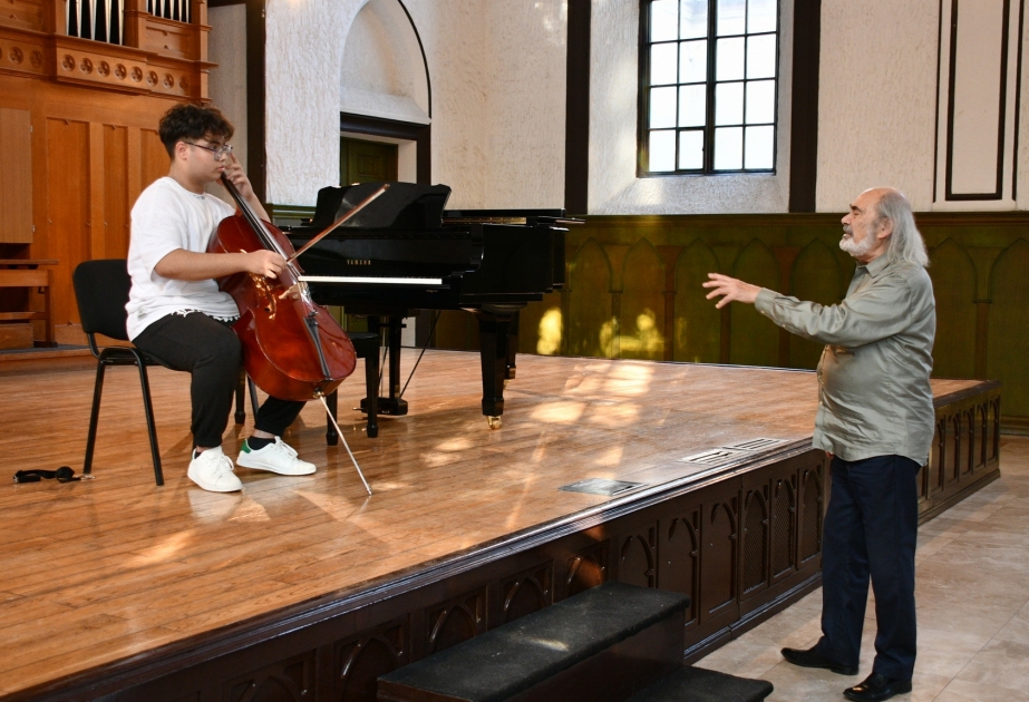 Filarmoniyada tanınmış cello ifaçısı Mark Drobinski tərəfindən ustad dərsi keçirilib