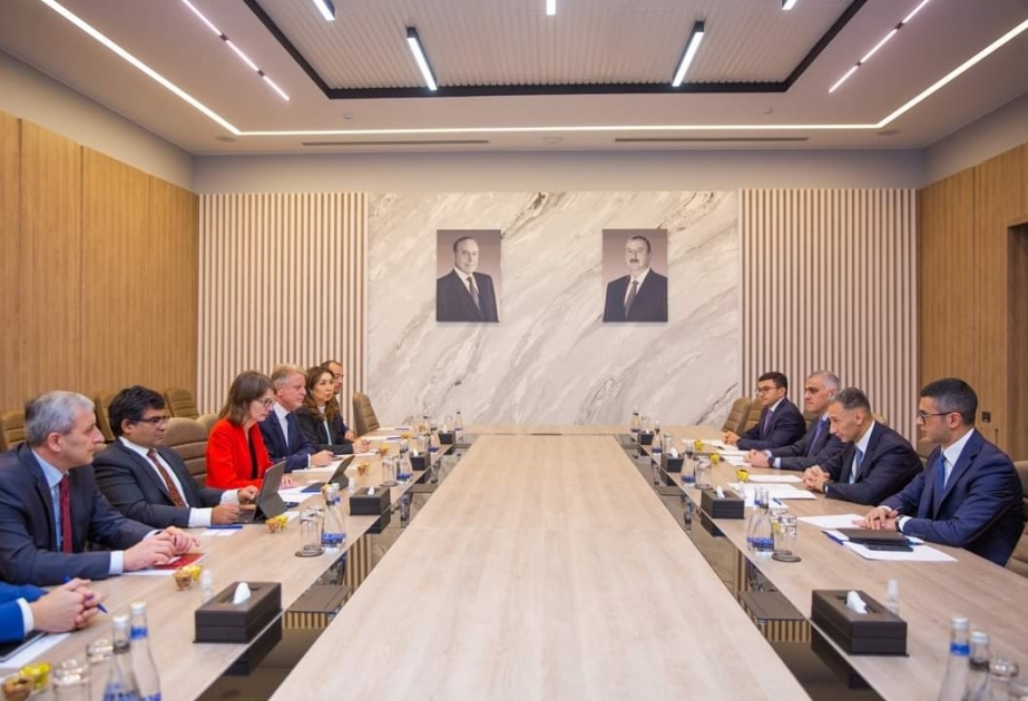 Azerbaiyán y el Banco Mundial discuten proyectos de transporte