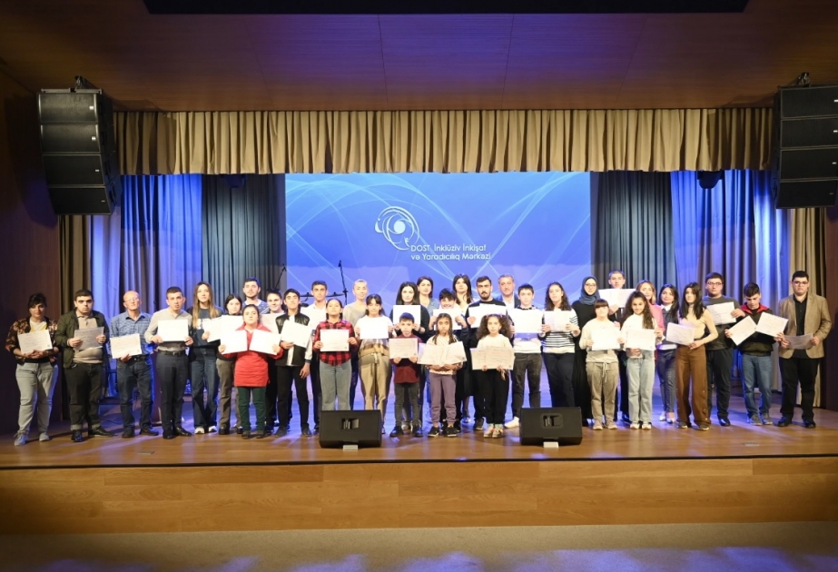 DOST İnklüziv İnkişaf və Yaradıcılıq Mərkəzində təlimləri uğurla bitirən benefisiarlara sertifikatlar təqdim edilib