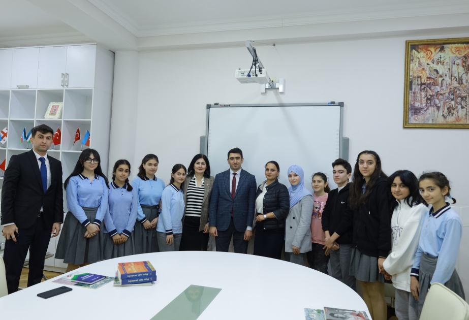“Kiçik Akademiya”nın şagirdləri Ədəbiyyat İnstitutunda aparılan tədqiqatlarla tanış olublar