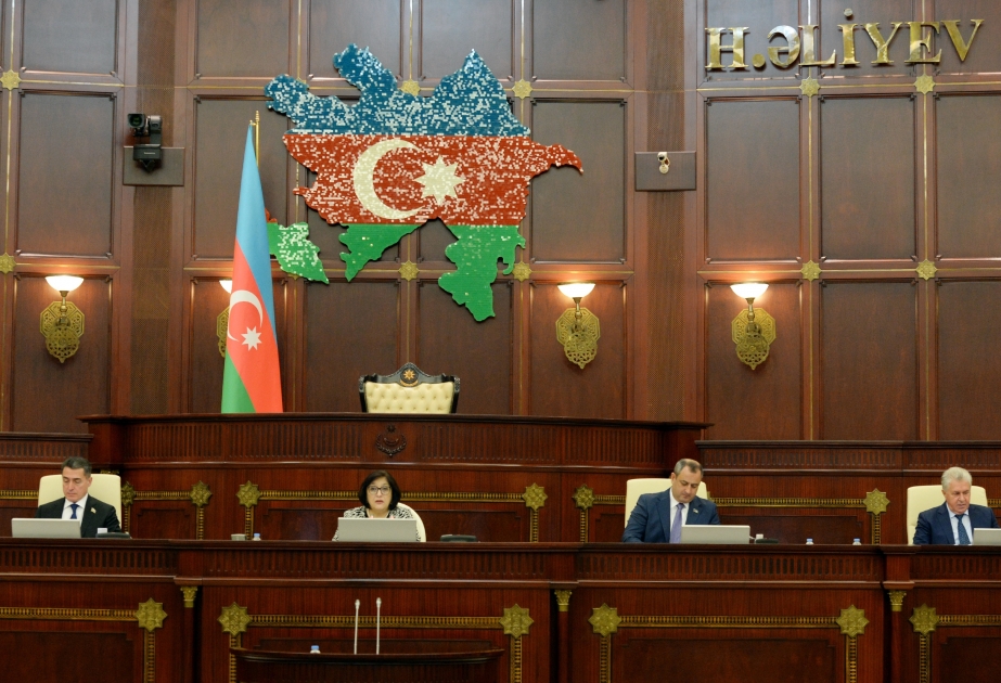 Milli Məclisdə 2024-cü ilin dövlət büdcəsi zərfinə daxil olan qanun layihələri birinci oxunuşda qəbul edilib