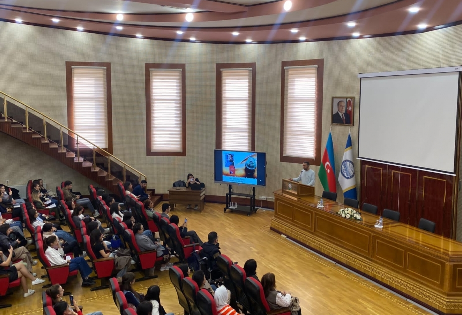 Universitetdə müasir türk ədəbiyyatının nümayəndəsi Ömər Ərdəm ilə görüş