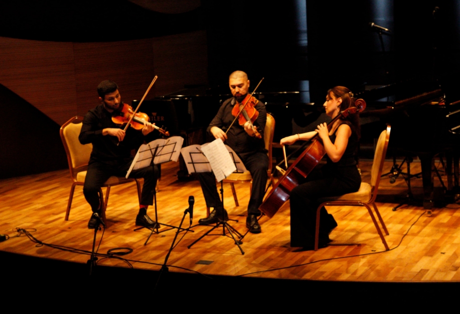 ADMİU-nun 100 illiyinə həsr olunmuş “Əsri ahəngləşdirərkən” adlı konsert proqramı təqdim edilib