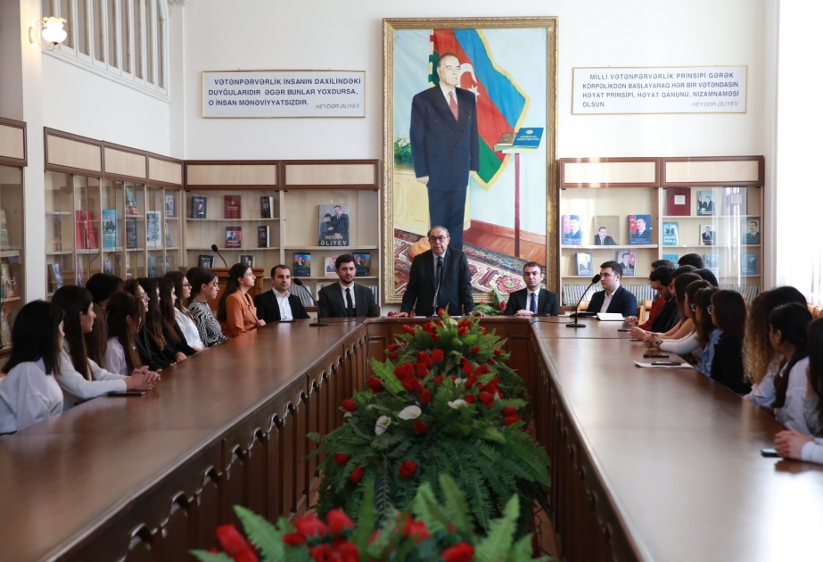 Pedaqoji Universitetin rəhbərliyi fəal tələbələrlə görüşüb