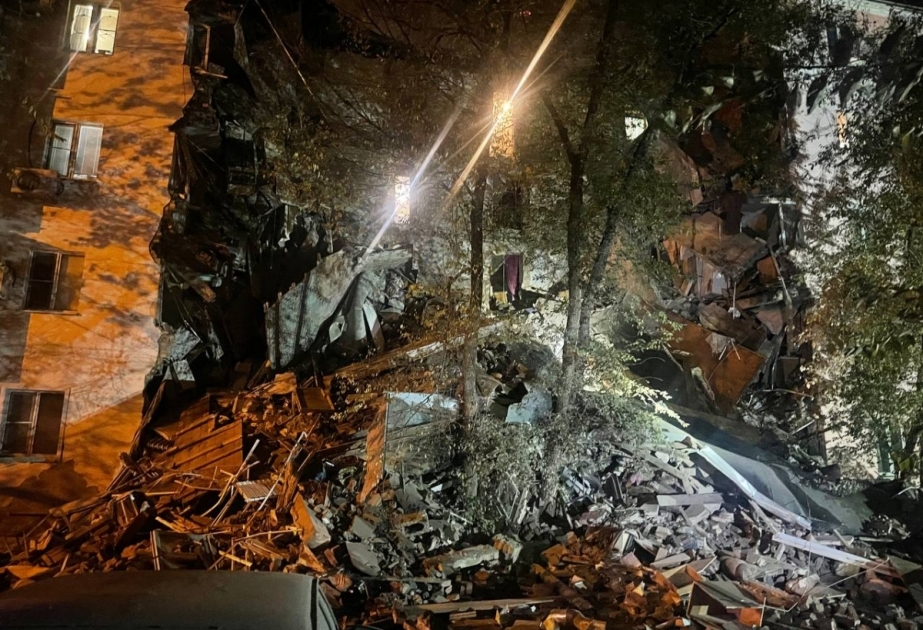 Həştərxanda beşmərtəbəli yaşayış binası uçub, bir nəfər ölüb
