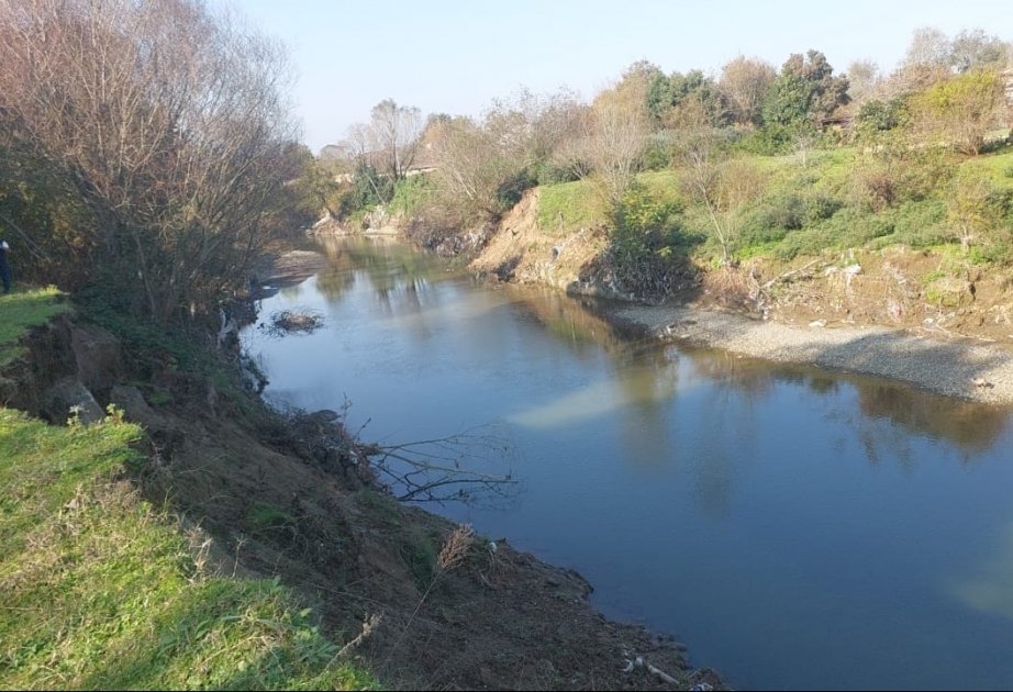 Astaranın Şahağacı kəndində torpaq sürüşməsi intensivləşib  FOTO