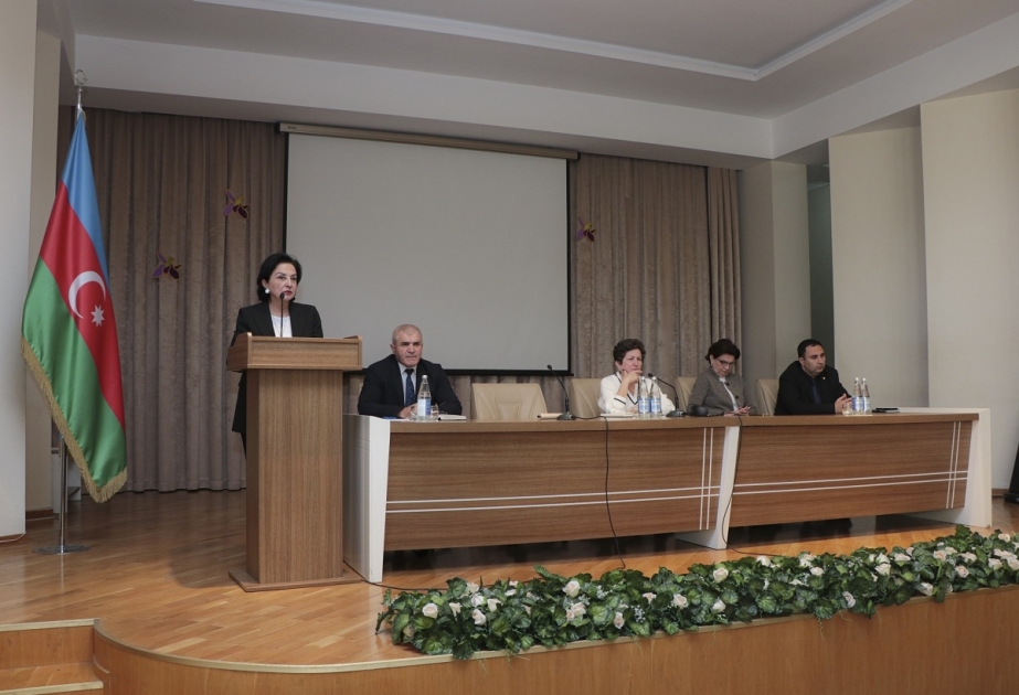 Rektor Memarlıq fakültəsinin birinci kurs tələbələri ilə görüşüb