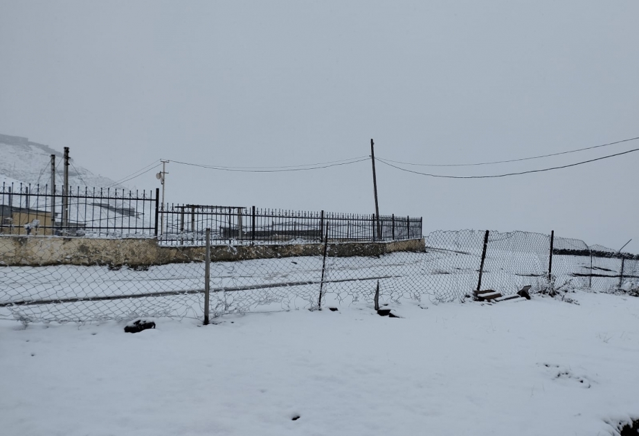 Es schneit im Norden Aserbaidschans