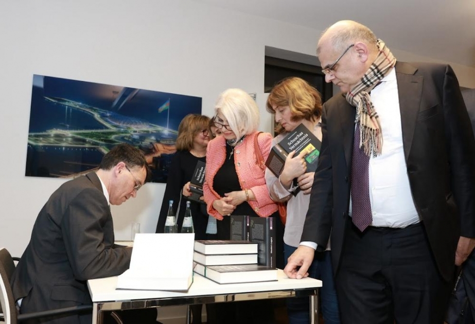 Berlində almaniyalı türkoloq alimin Şuşaya həsr etdiyi kitab təqdim olunub