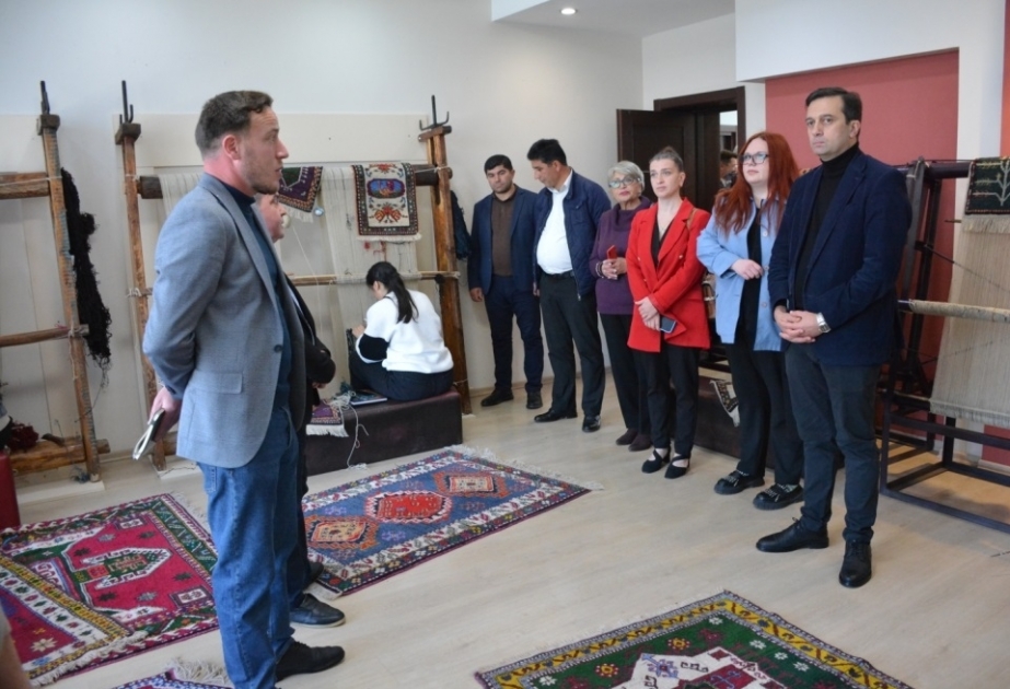 Gürcüstan ombudsmanı Marneulidə Azərbaycan mədəniyyəti nümunələri ilə tanış olub