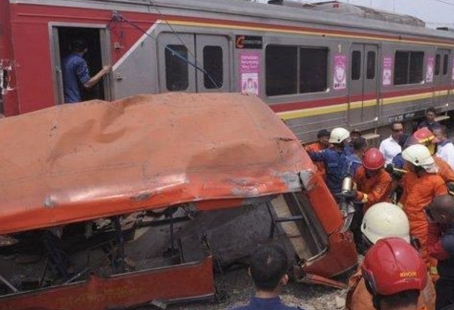 Indonésie : Onze morts dans une collision train-minibus dans la province de Java oriental