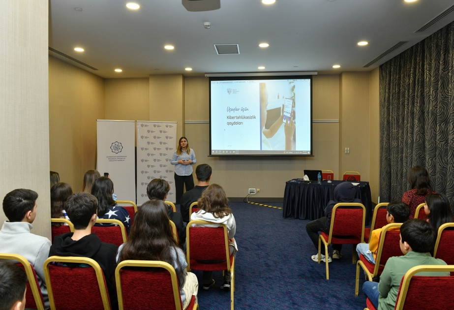 “Uşaq Hüquqları Aylığı” çərçivəsində “Cyber4kids”mövzusunda təlim keçirilib