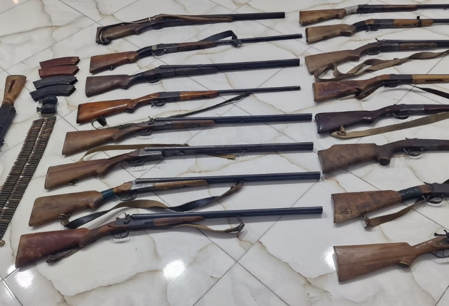 Biləsuvarda əl qumbaraları və "Kalaşnikov" avtomatları aşkarlanıb