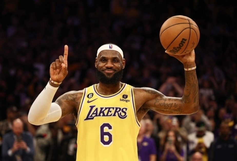 LeBron James becomes 1st NBA player to eclipse 39,000 career points