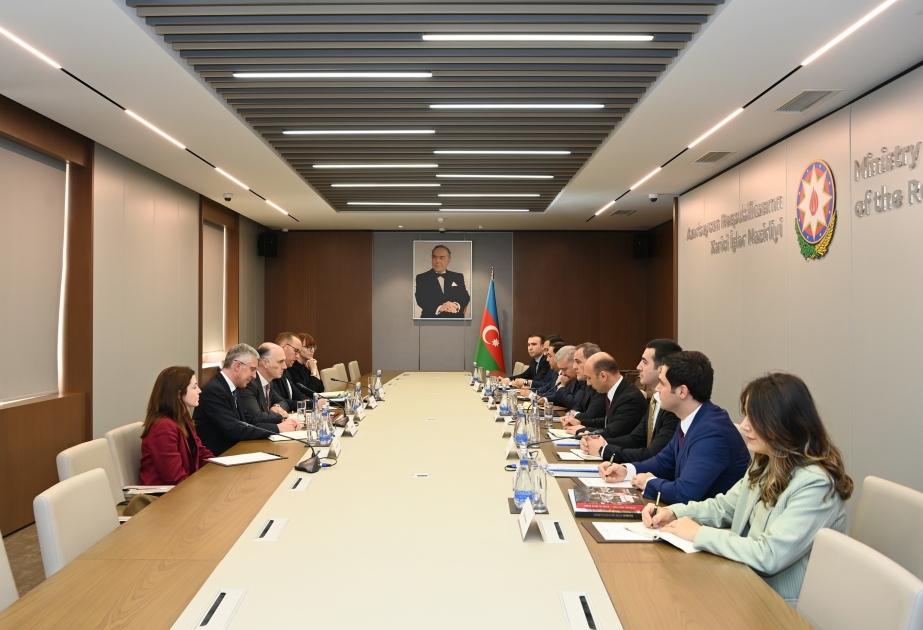 El Canciller de Azerbaiyán informó a su homólogo británico sobre la situación actual y las realidades de la región