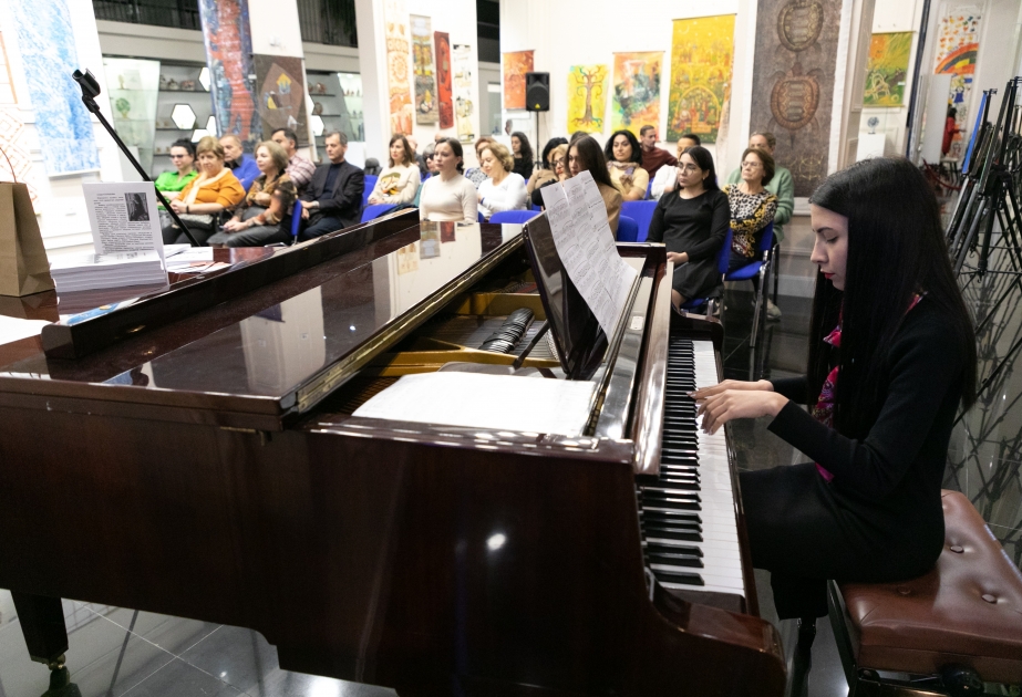 Bakıdakı Rus evində “Şəhərin kölgəsi” ədəbi-musiqili axşam keçirilib