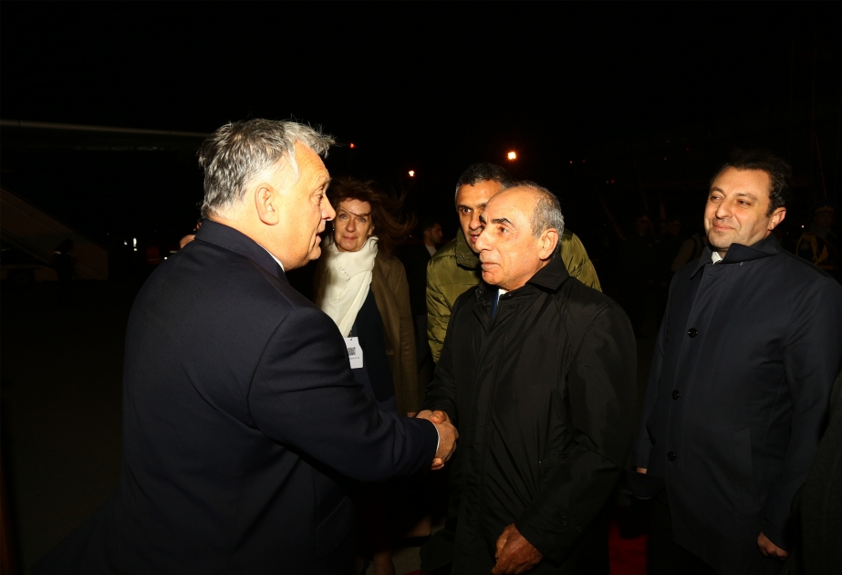 رئيس وزراء هنغاريا يصل إلى أذربيجان