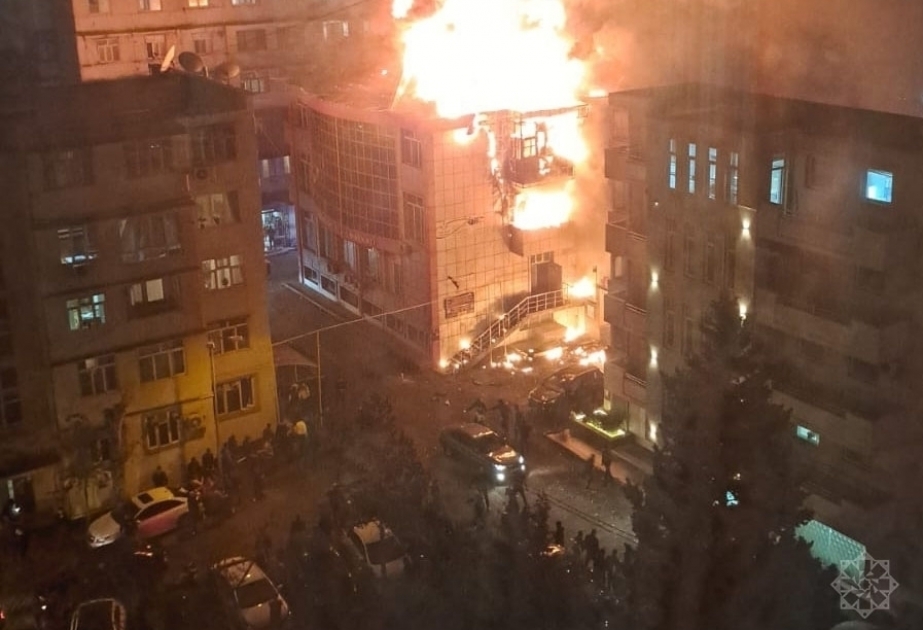 Пожар на торговом объекте в Баку полностью потушен – ОБНОВЛЕНО 2