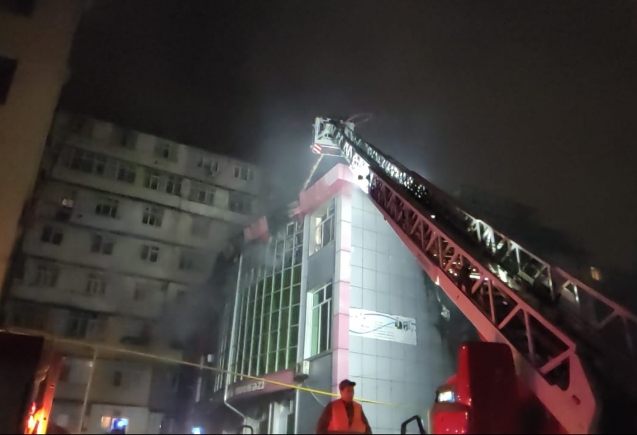 Bakıda ticarət obyektində baş vermiş yanğın qısa müddətdə tam söndürülüb –  YENİLƏNİB 3 VİDEO