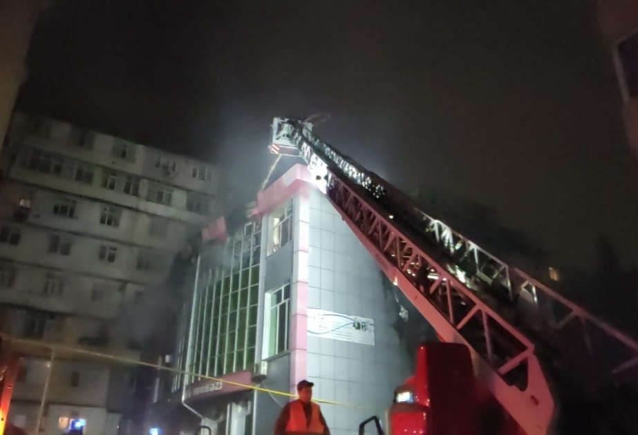 FHN: Ticarət mərkəzinin böyük hissəsi yanğından mühafizə edilib