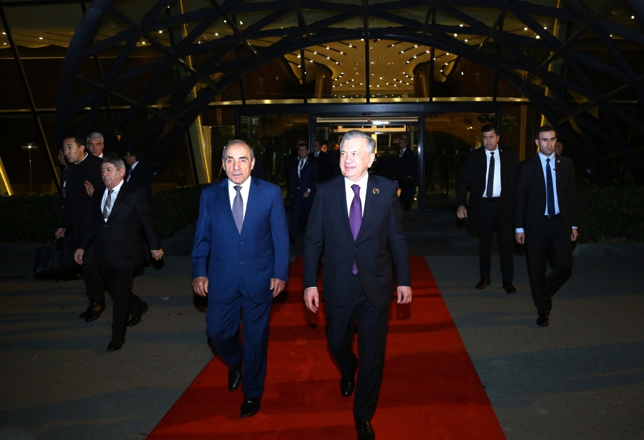 رئيس أوزبكستان يختتم زيارته أذربيجان
