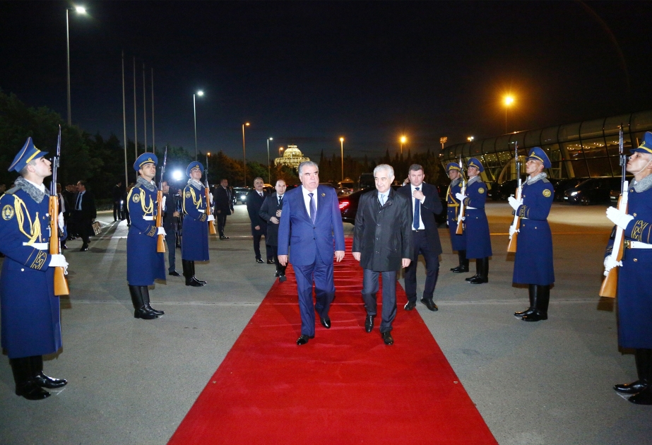 Tadschikistans Präsident Emomali Rahmon beendet seinen Besuch in Aserbaidschan