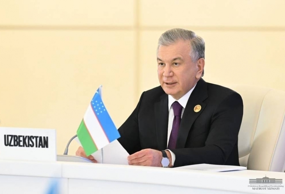 En la actualidad, Uzbekistán está ejecutando, junto con Azerbaiyán, importantes programas en el ámbito de las infraestructuras