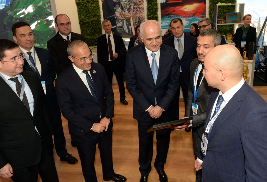 La delegación de Kazajistán se familiarizó con la exposición de los países SPECA "Cooperación regional para el desarrollo sostenible"