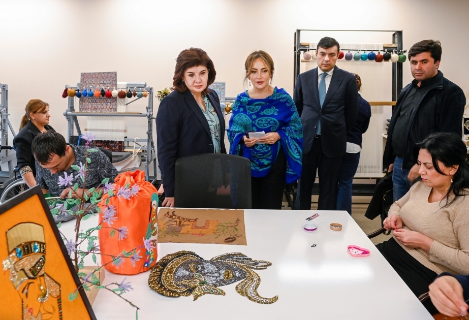 Delegación tayika visita el Centro de Desarrollo Inclusivo y Creatividad DOST