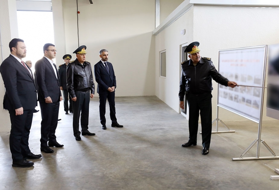 Müdafiə Nazirliyinin rəhbərliyi rabitə bölmələrindən birində olub